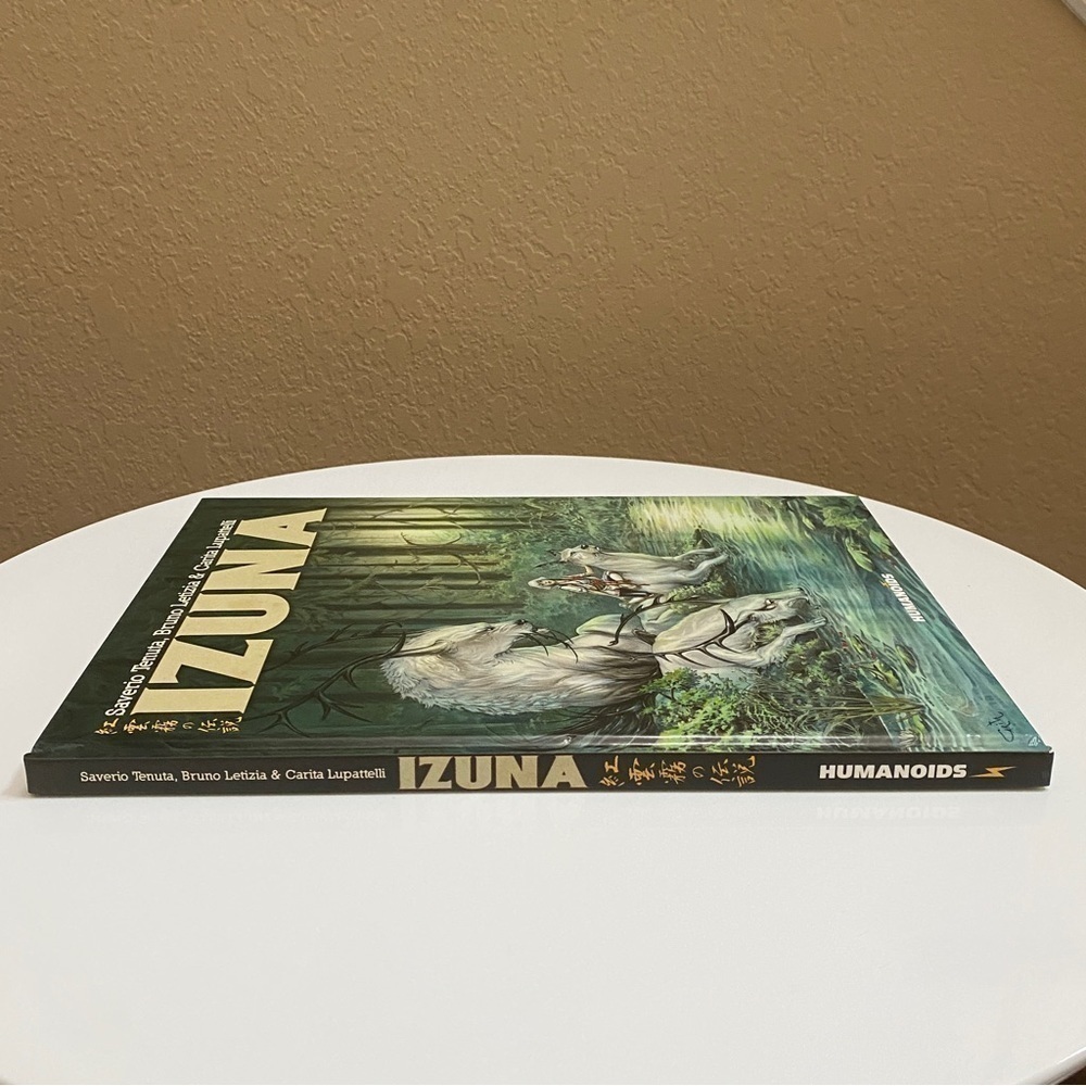 Izuna: Oversized Deluxe Edition Hardcover - Picture 3 of 6